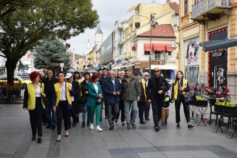 Лајонс клубовите од Битола со „Марш на надежта“ го одбележаа Меѓународниот ден на слепите лица
