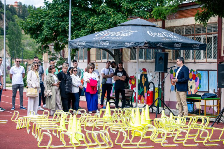 100.000 денари во спортски реквизити за битолските училишта пред „Мини трчај бе“