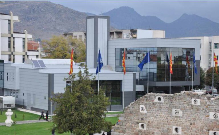 Прилеп добива четири минибуси и продолжено работно време за угостителите за време на театарскиот фестивал