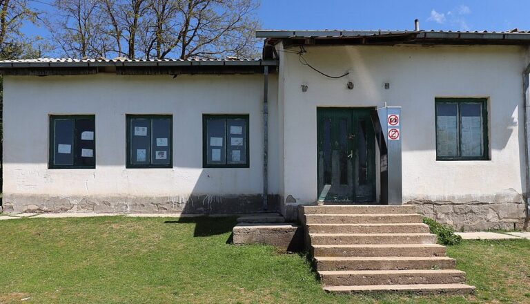 Празните училишта да станат домови за стари лица или клубови – порака од Јанева до градоначалниците