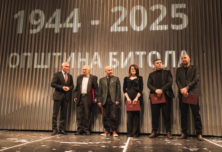 ДОДЕЛЕНИ ЧЕТВРТОНОЕМВРИСКИТЕ НАГРАДИ – НАГРАДАТА ЗА ЖИВОТНО ДЕЛО ВРАЧЕНА НА УМЕТНИКОТ ПАНДЕ ПЕТРОВСКИ