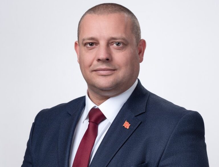 Поранешниот градоначалник на Крушево се повлекува од политичките функции и се враќа во МВР