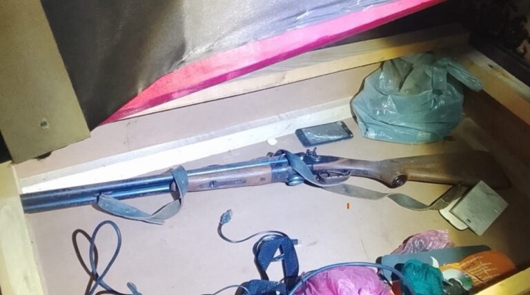 Тројца прилепчани приведени со арсенал оружје и детектори