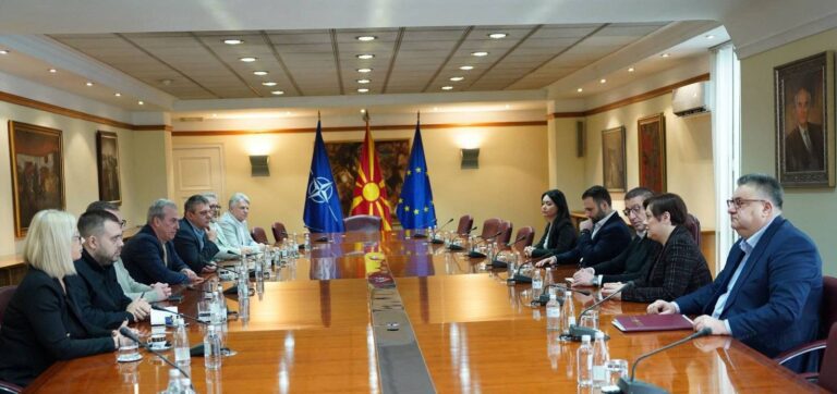 Покачување од 40 отсто за околу 11.000 административци до 2028 година