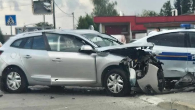 Прилепчанец возел без дозвола и се судрил со полициско возило