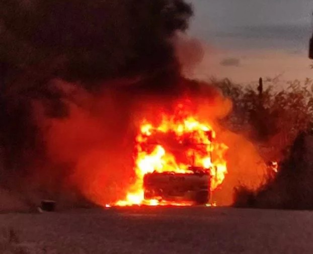СЕ ЗАПАЛИ АВТОБУС ОД ПРИЛЕП ЗА СКОПЈЕ КАЈ НАПЛАТНАТА РАМПА ОТОВИЦА -патниците евакуиран