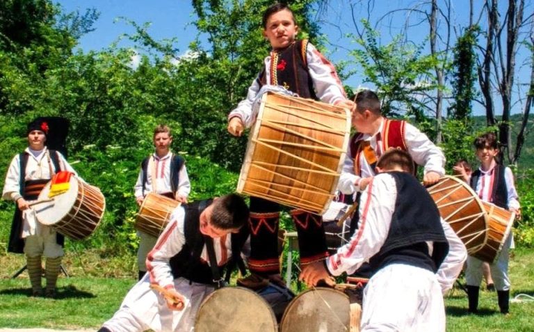 Четири децении традиција – Во Мариово одбележан големиот јубилеј „40 години Мариовско-мегленски културни средби“