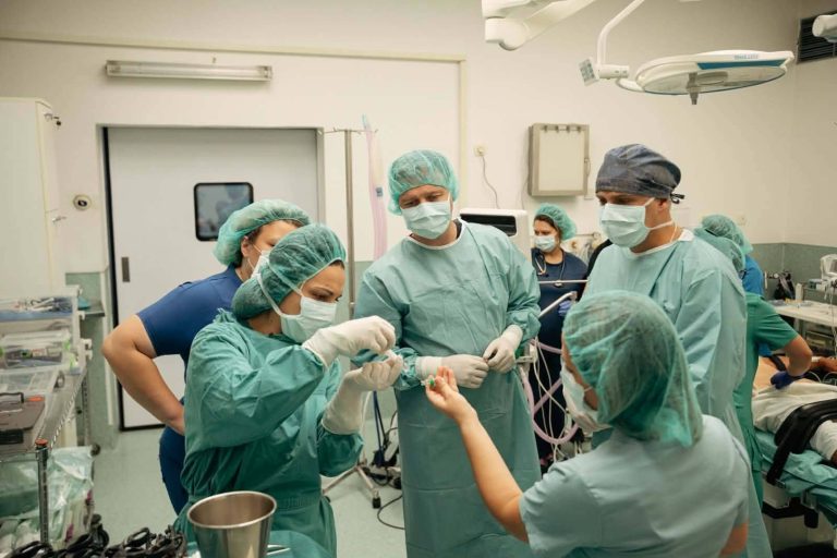 За првпат во Прилеп успешно изведена лапароскопска операција на ингвинална хернија со TAPP техника