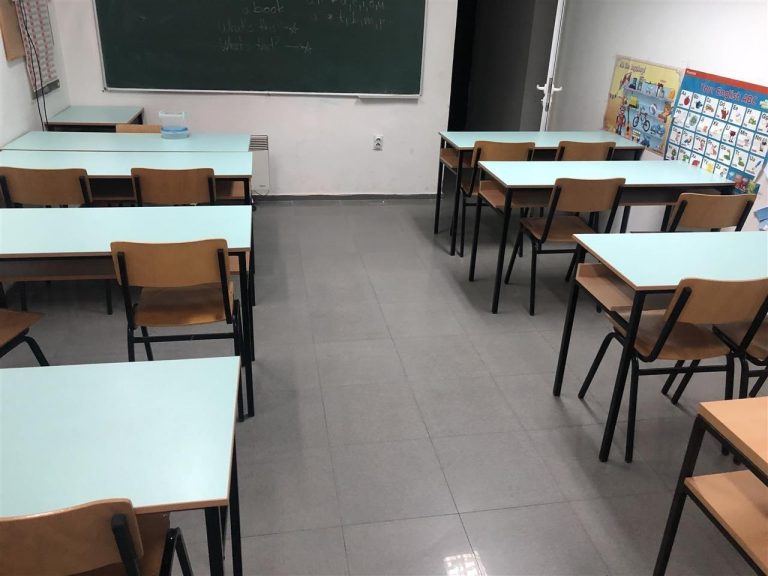 Училишните клупи остануваат празни – Најмалку 3.000 првачиња помалку оваа есен