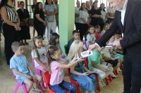 Првачињата го започнаа училишниот пат - 7.000 денари за секое прваче во Демир Хисар ПРВАЧИЊА - ДЕМИР ХИСАР